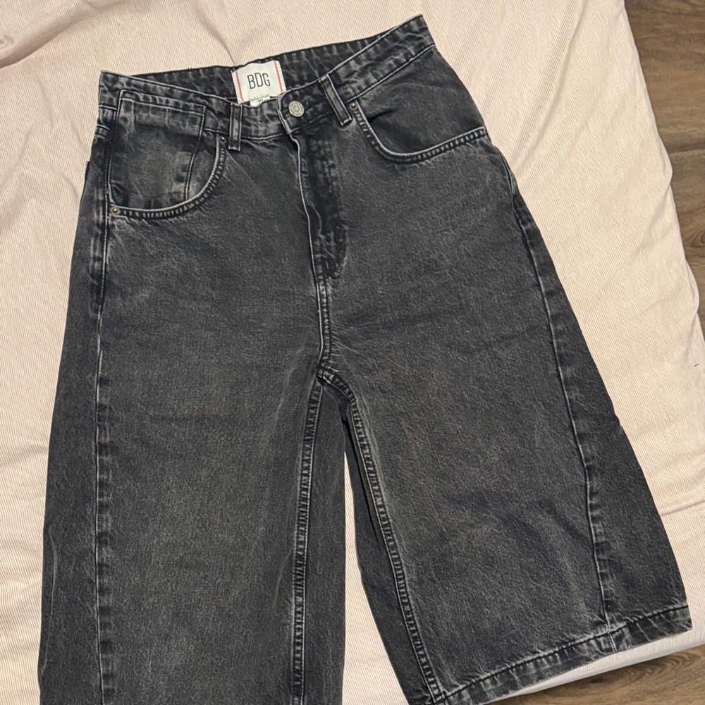 BDG Black Washed Relaxed Straight Jeans shorts